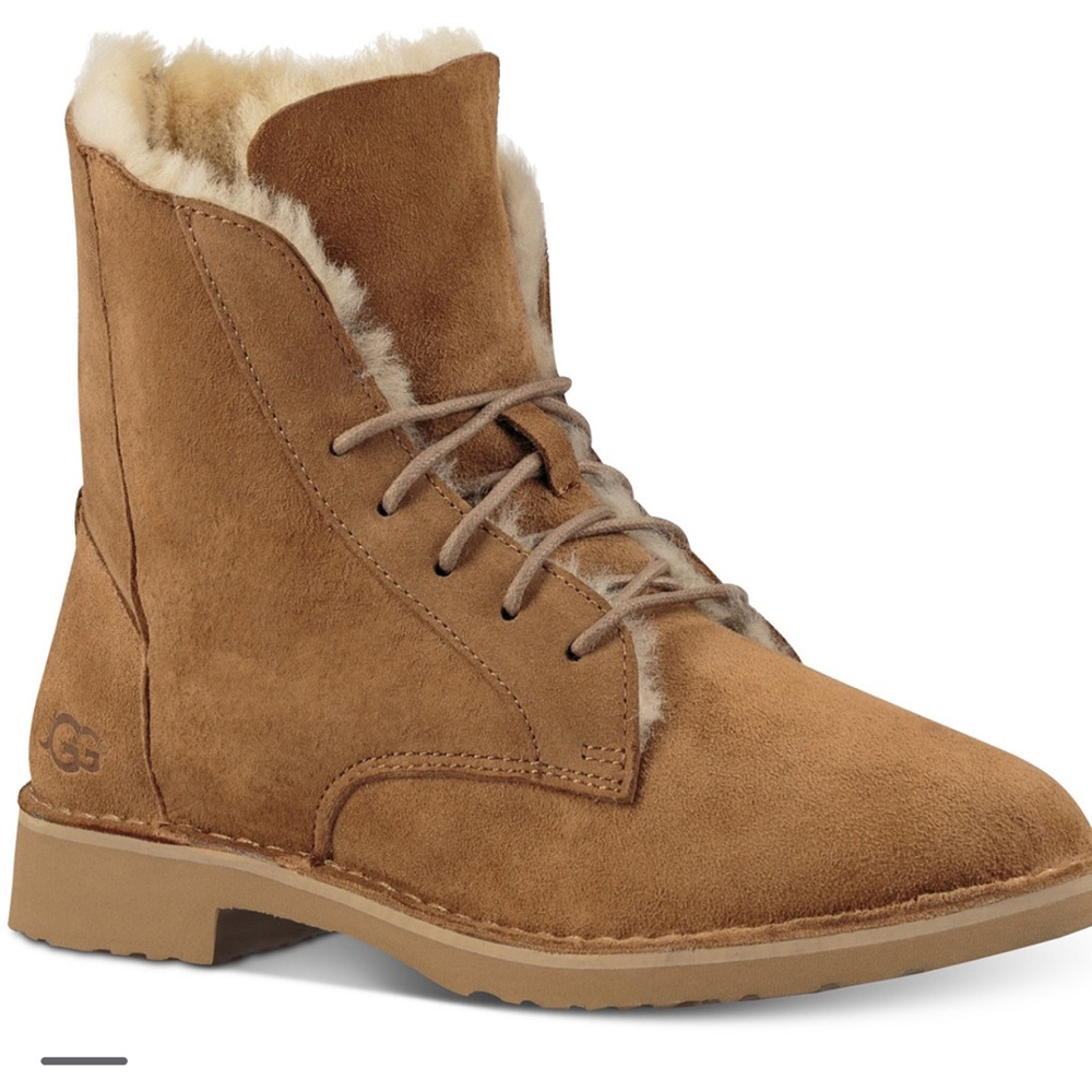 UGG QUINCY BOOT IN EXCELLENT CONDITION